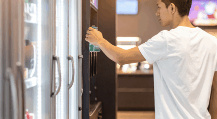Vending Machines That Accept Everything: How Cashless Payments Are Reshaping Customer Experience